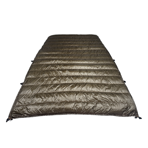 Big Meadows Ultralight 20° backpacking quilt laid flat, dark olive Argon 67 shell, wide half-taper shape 55 in at the head tapering to 45 in at the foot